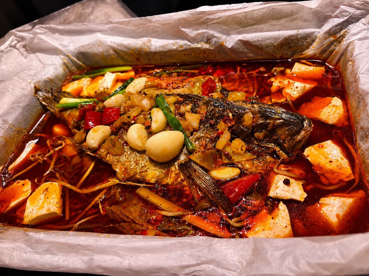 Eine neue Sichuan-Adresse beginnt mit Papierfisch