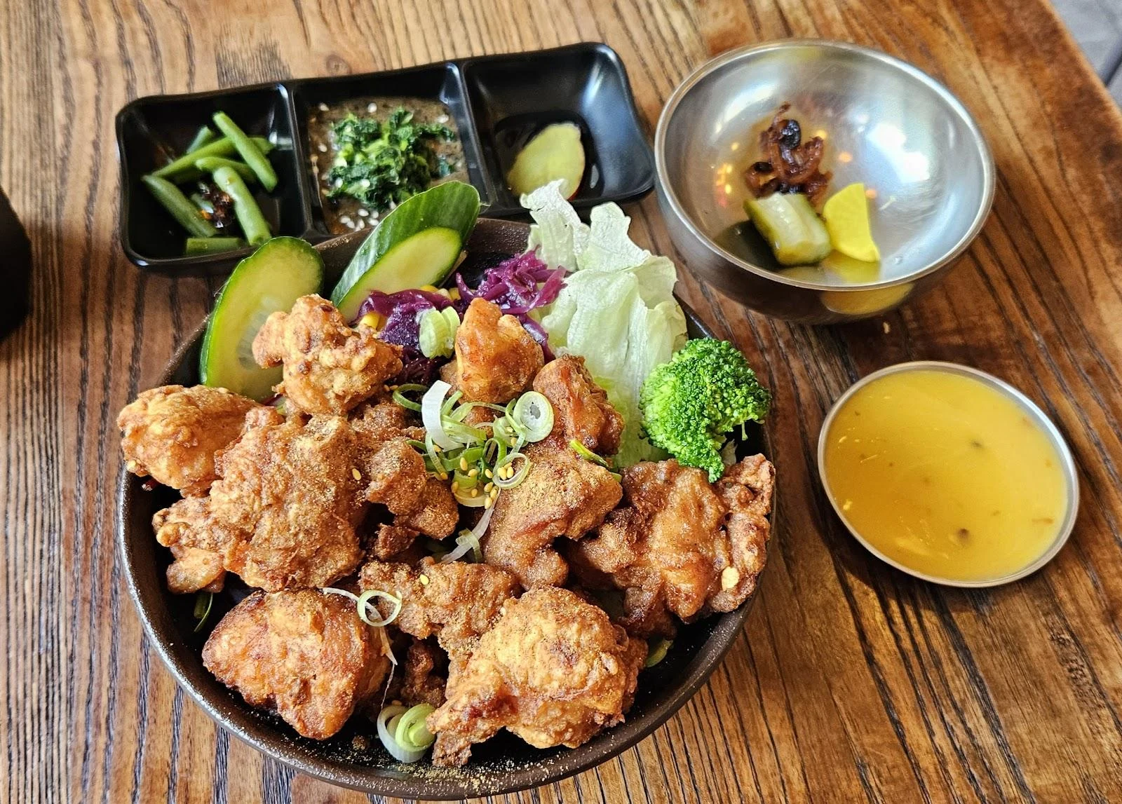 MIBAP 米吧: Taiwanese fried chicken with side dishes