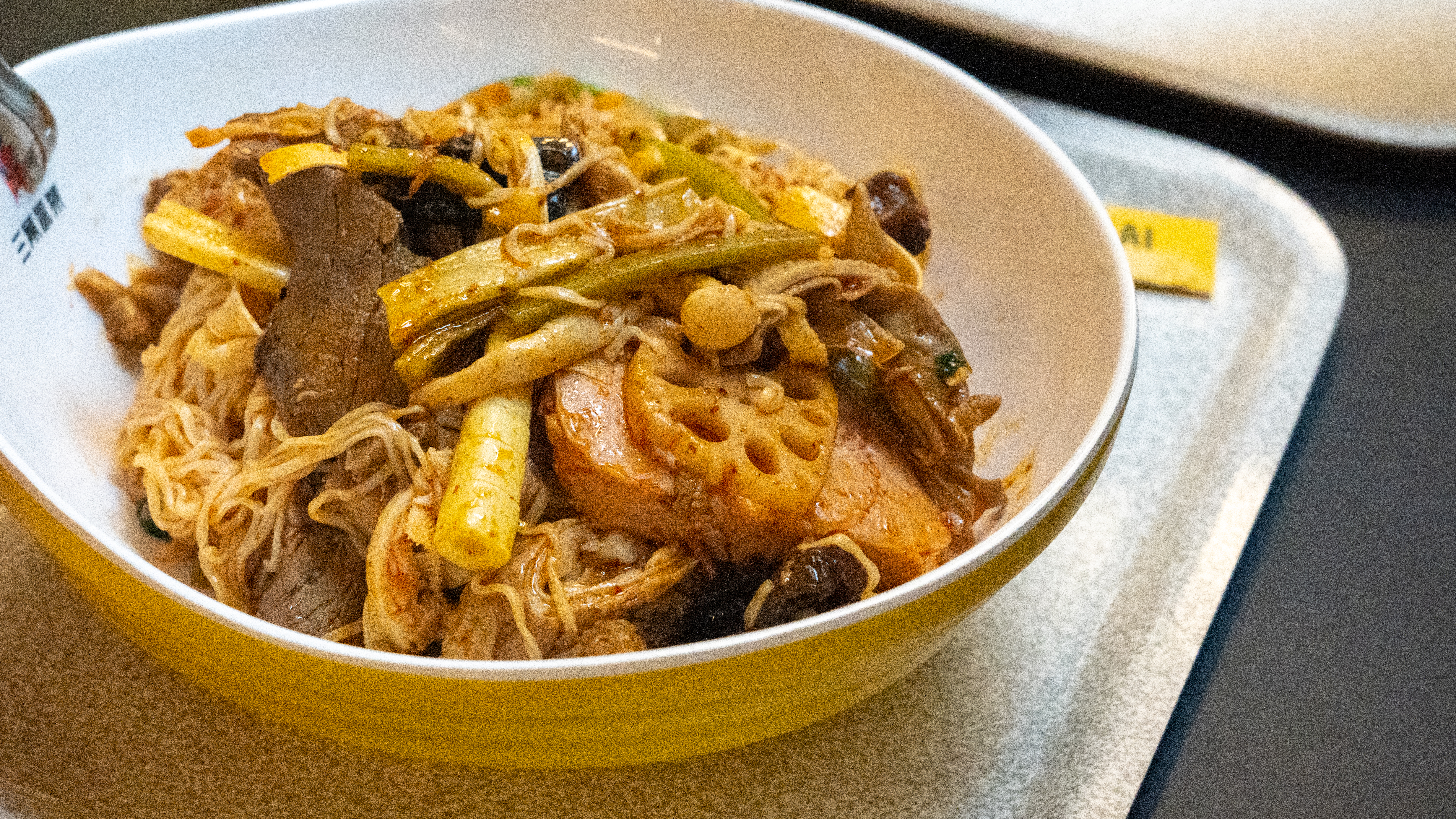 Maocai mit Lotuswurzel, Pilzen und Nudeln